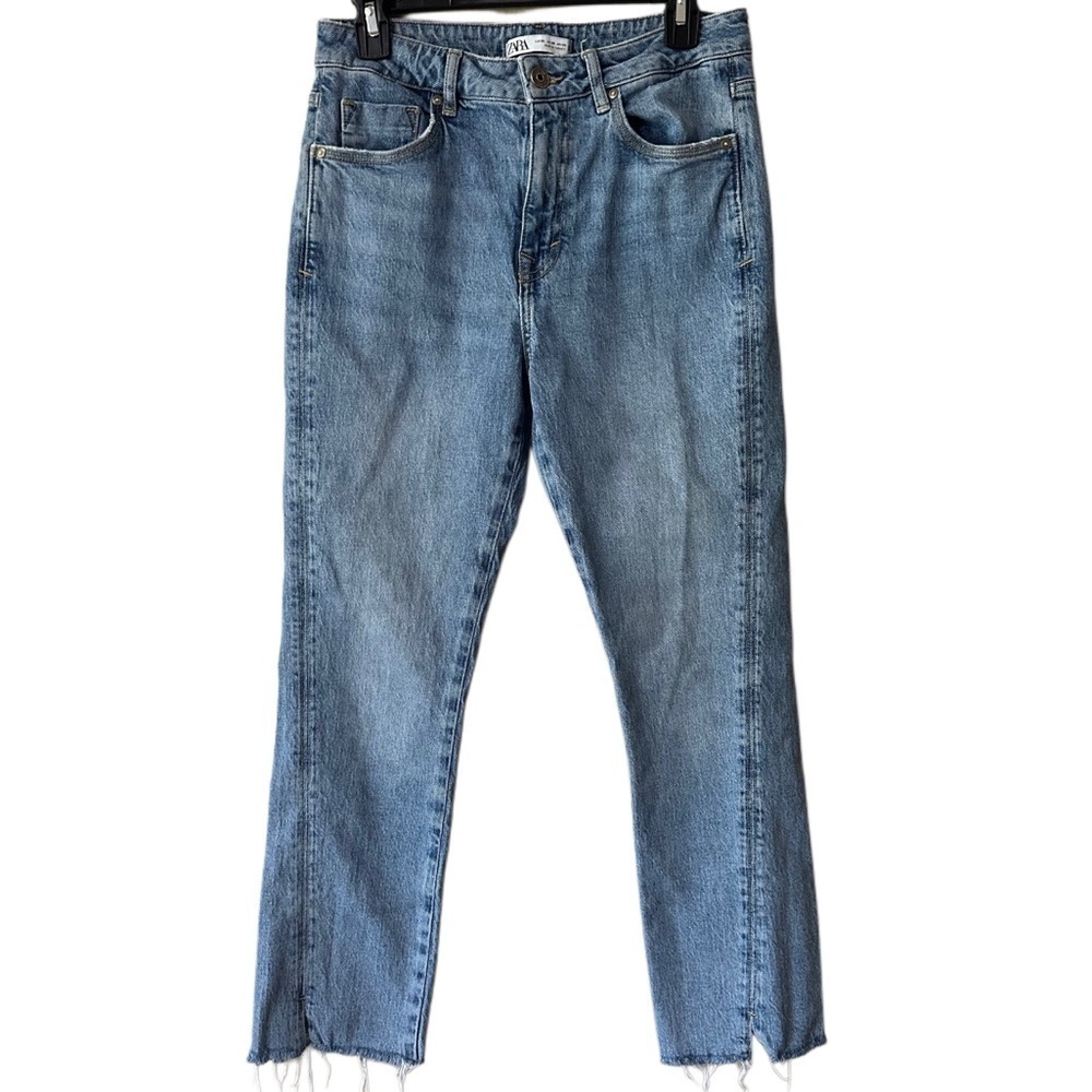 Zara Denim Woman’s Blue Light Washed Cropped Jeans Fringe Ankle Slits Size 6